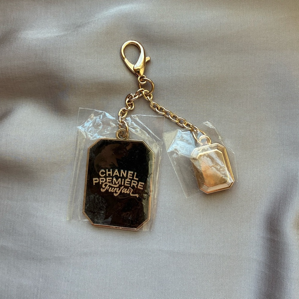 NEW CHANNEL Premiere Gold and Black Keychain Accessorie Charm Key Ring